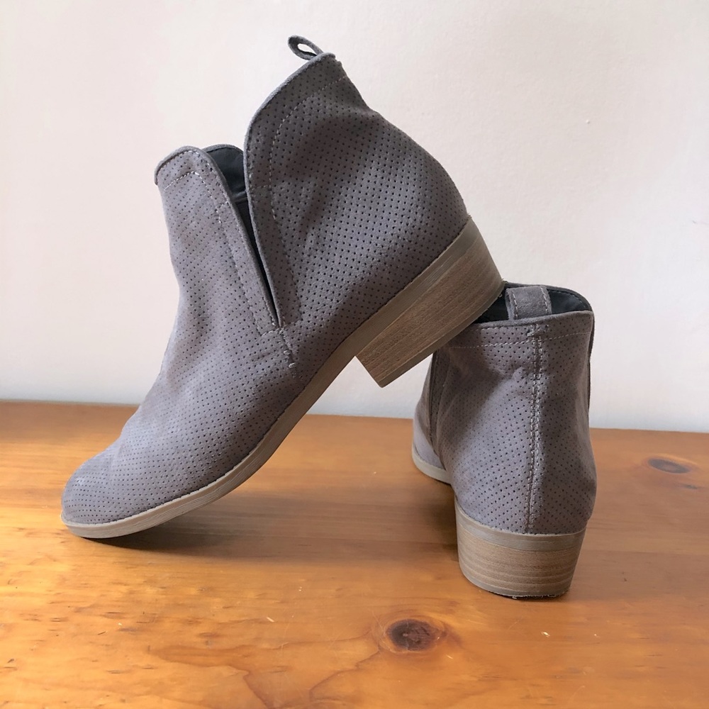 Universal Thread Gray Bootie Size 10